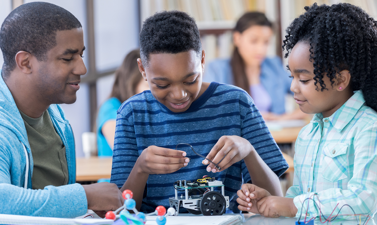 ways-to-volunteer-at-your-childs-school-istock
