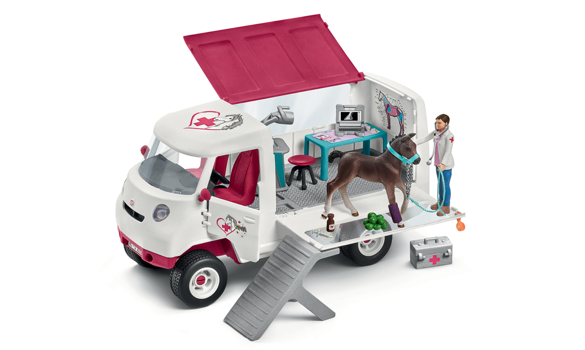 Win Schleich’s Mobile Vet With Hanoverian Foal
