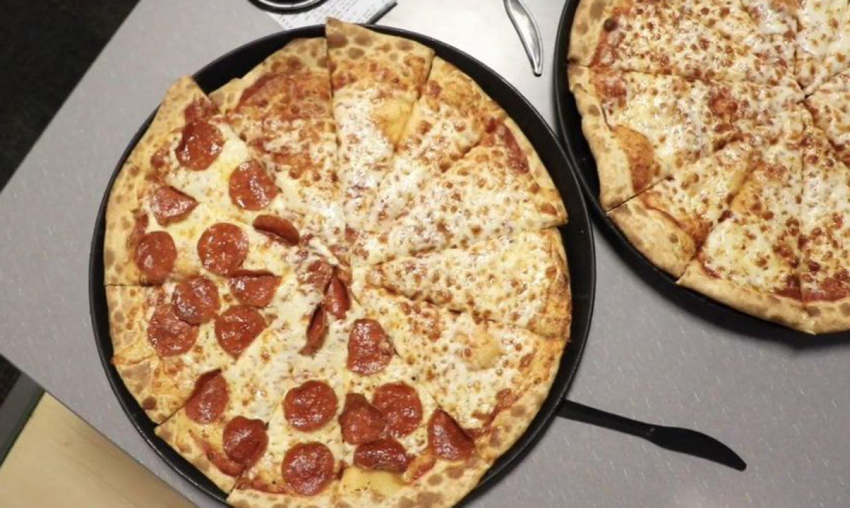 Chuck E. Cheese's accused of recycling pizza