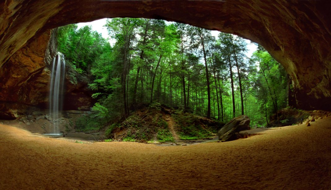 caves-in-the-midwest-ash-cave-brian-oleson