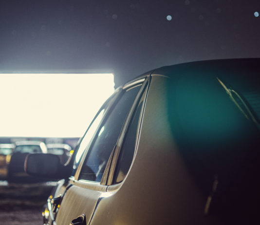 drive-in-movies-in-metro-detroit-istock-jewelsy