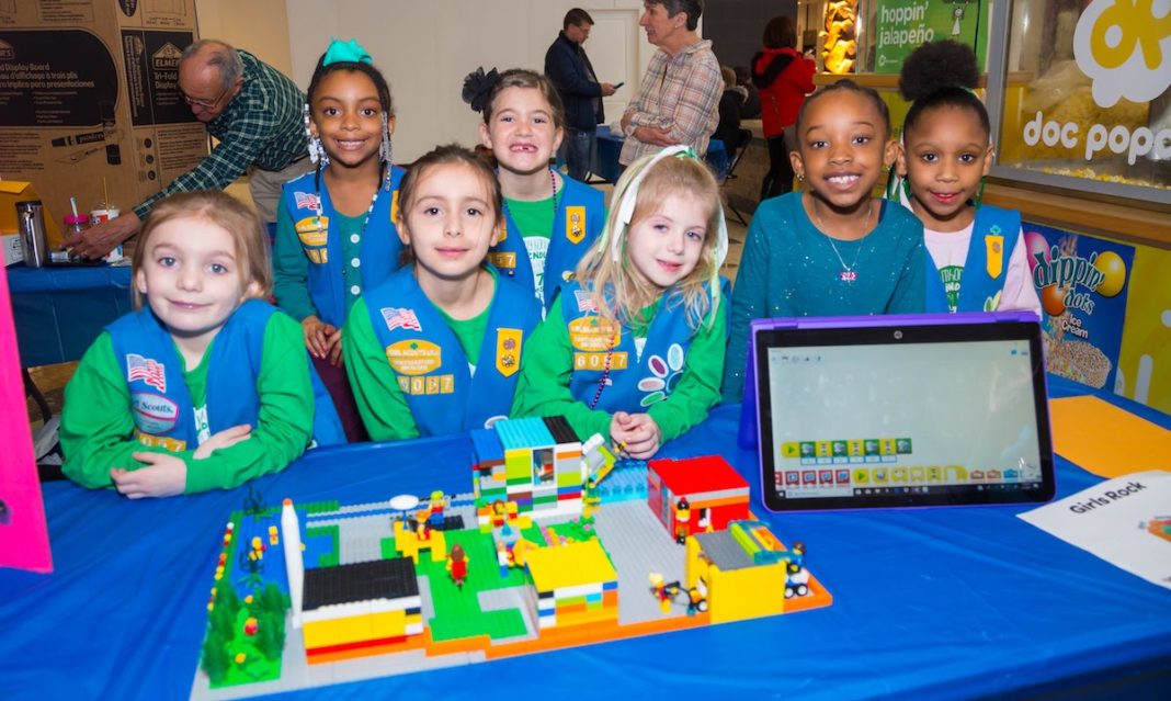 GSSEM-0820-robot-party