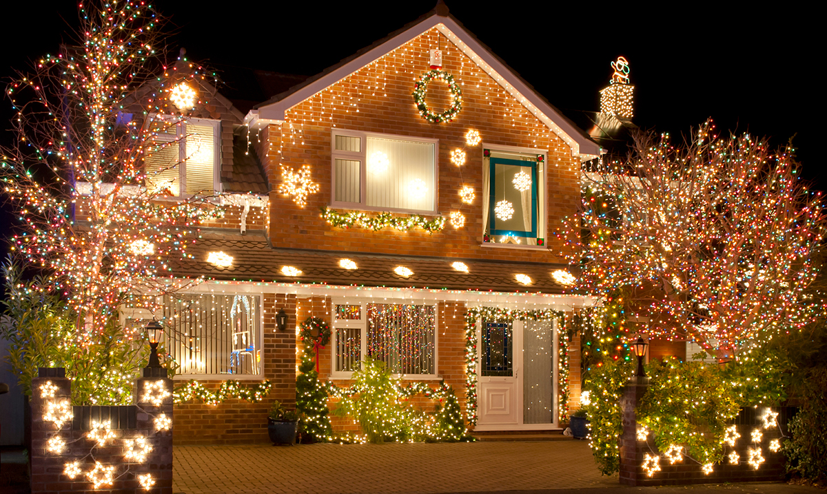 A house decorated for the holidays