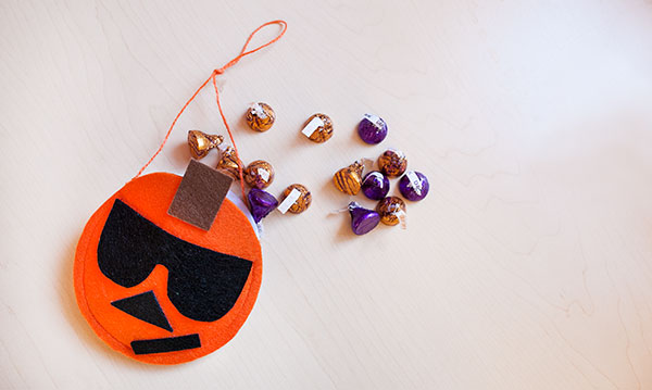 How to Make an Emoji Pumpkin Treat Pouch