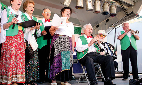 Musiccal performers at Festa Italiana