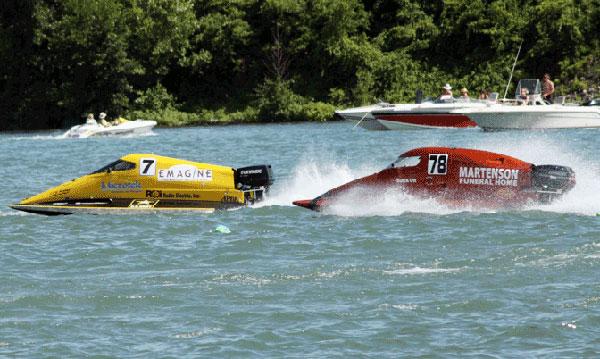 Boats racing at Trenton's Roar on the River