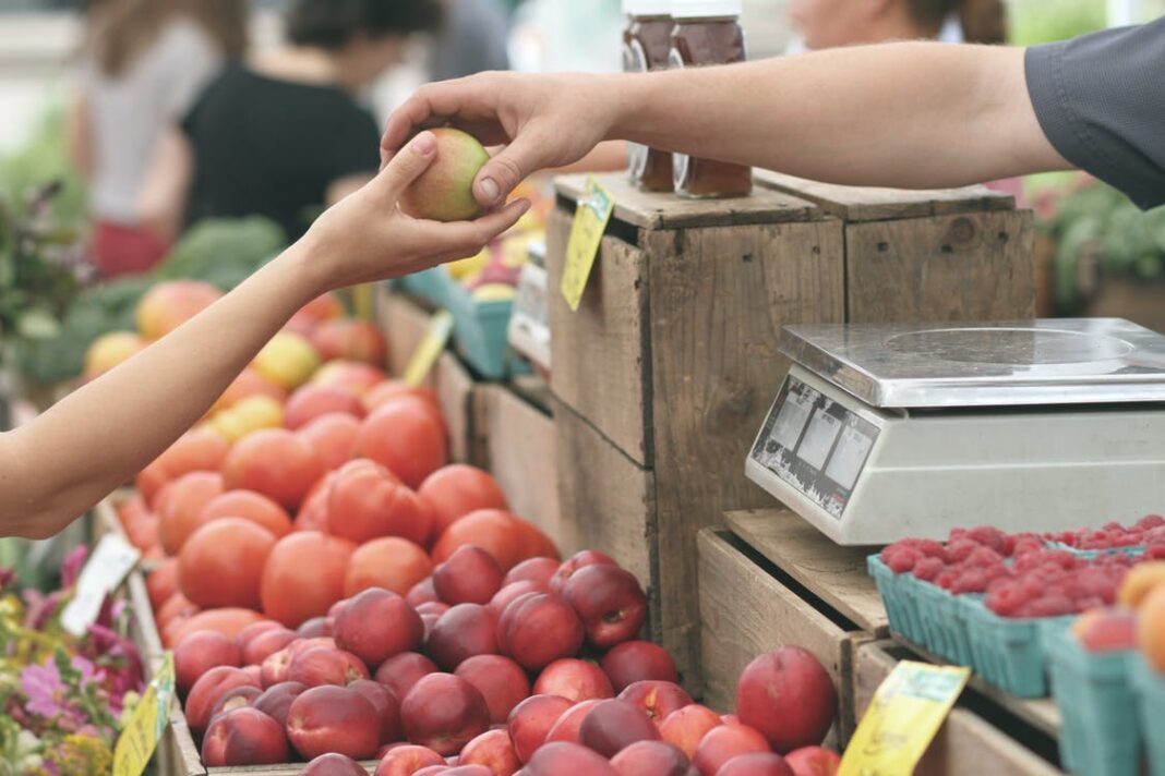 macomb-county-farmers-market-pexels-erik-scheel