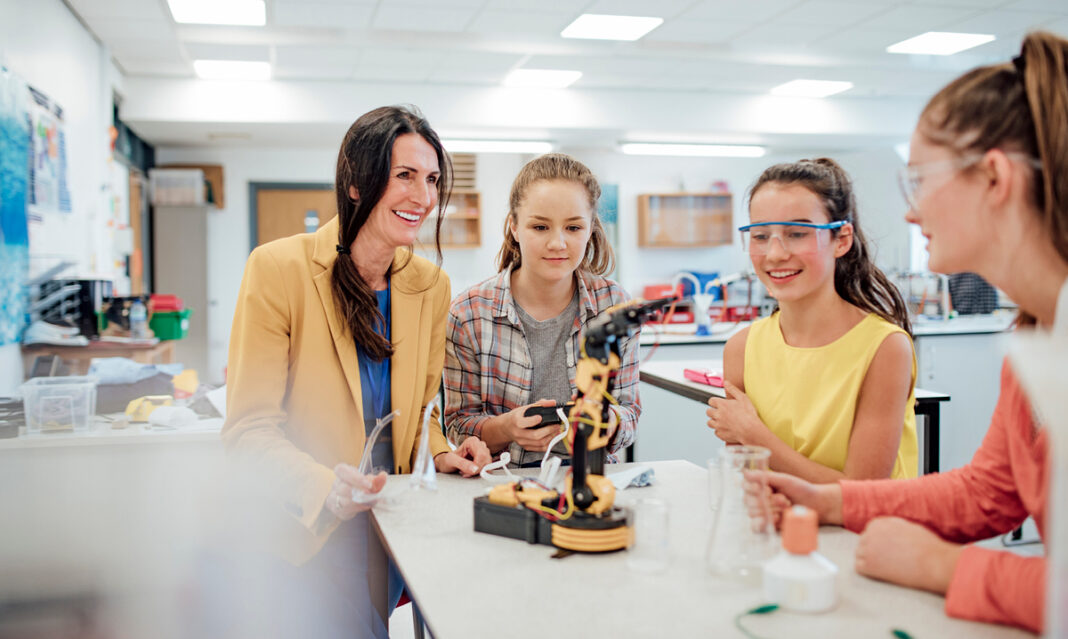 college-checklist-sophmore-istock-solstock