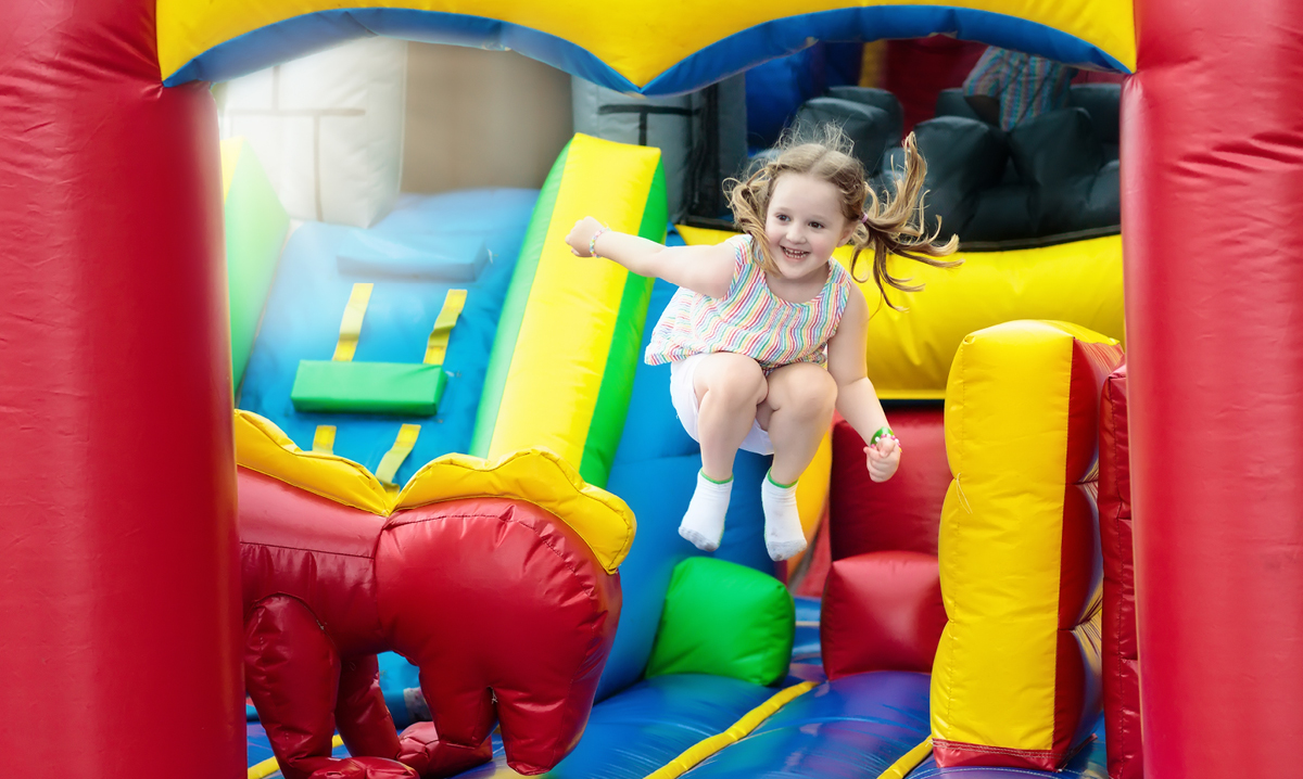 trampoline-and-inflatable-parks-in-metro-detroit-and-ann-arbor-istock-famveld