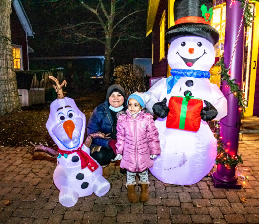 Holiday Stroll at Canterbury Village Holiday Stroll at Canterbury Village