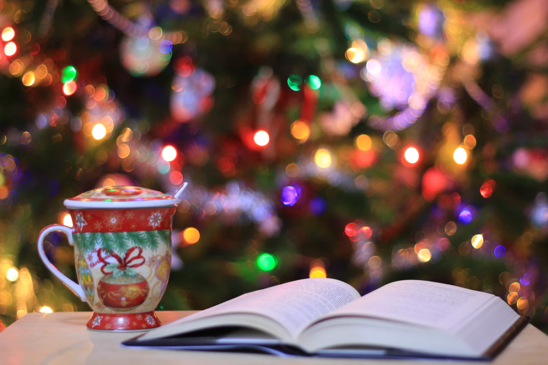 macomb-county-holiday-books-for-kids-unsplash