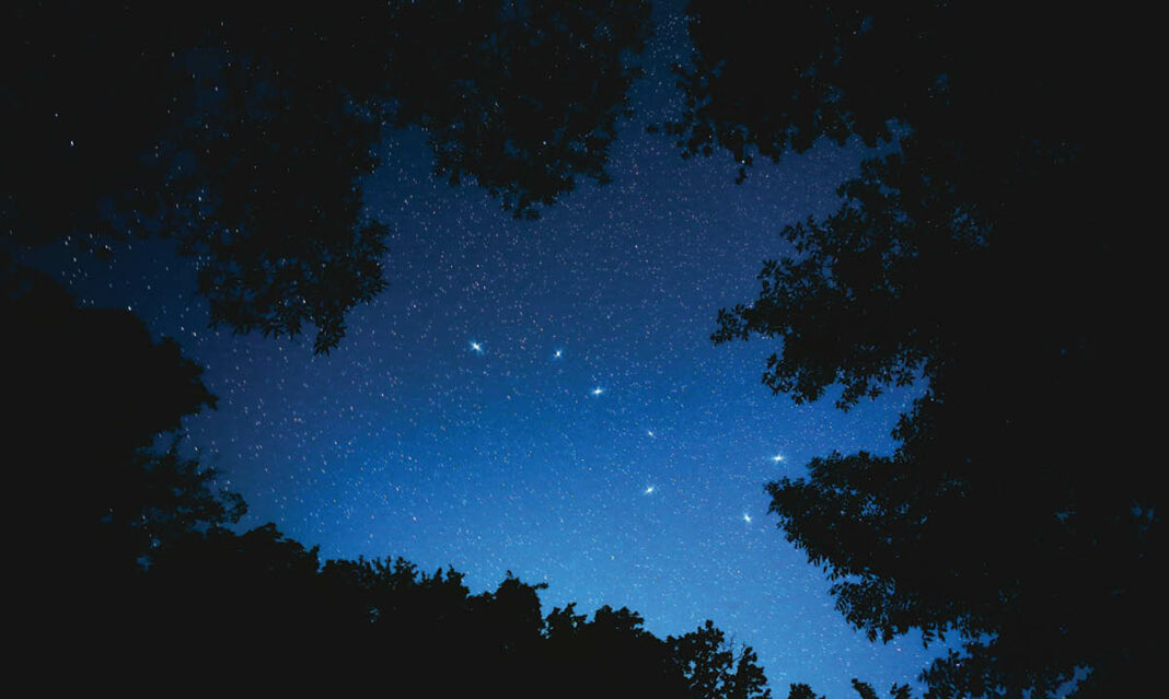 indoor-outdoor-space-themed-activities