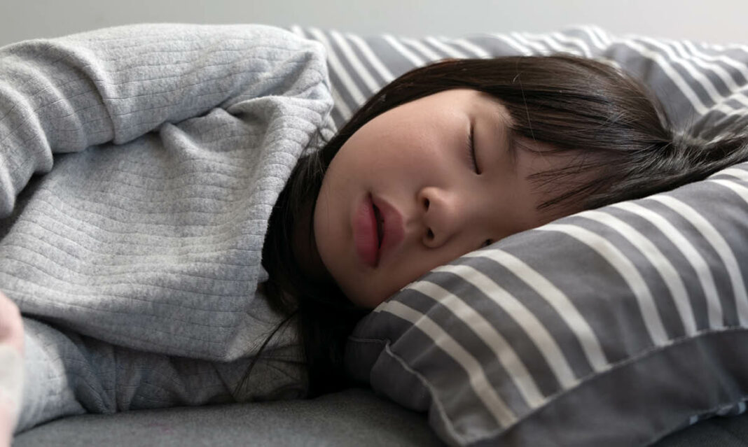 why-do-kids-fall-out-of-bed-stock