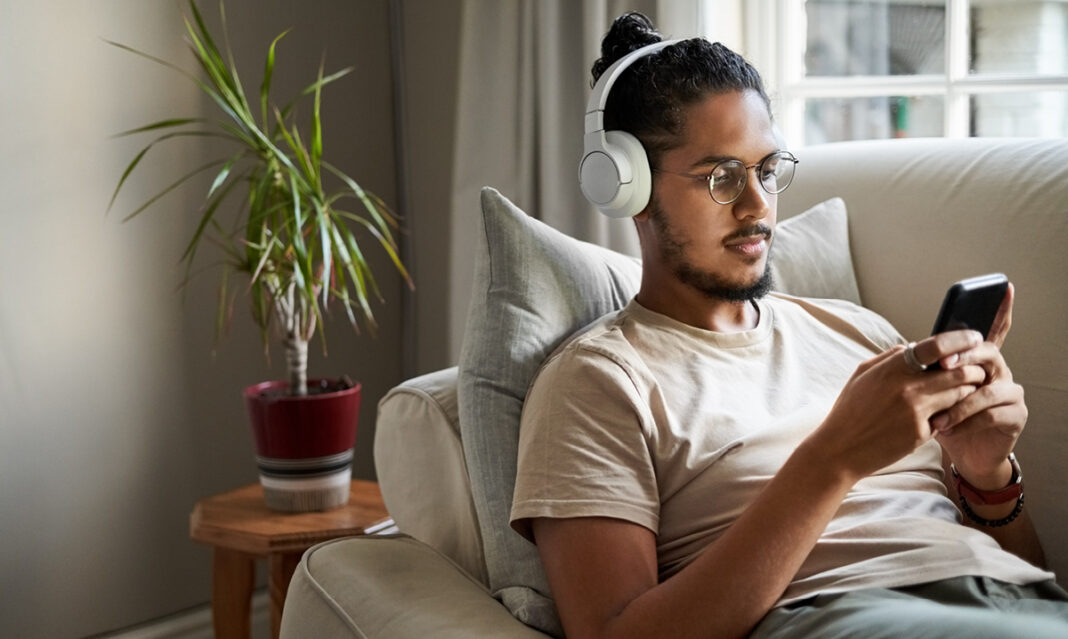 podcasts-that-you-can-trust-for-facts-istock-aj-watt