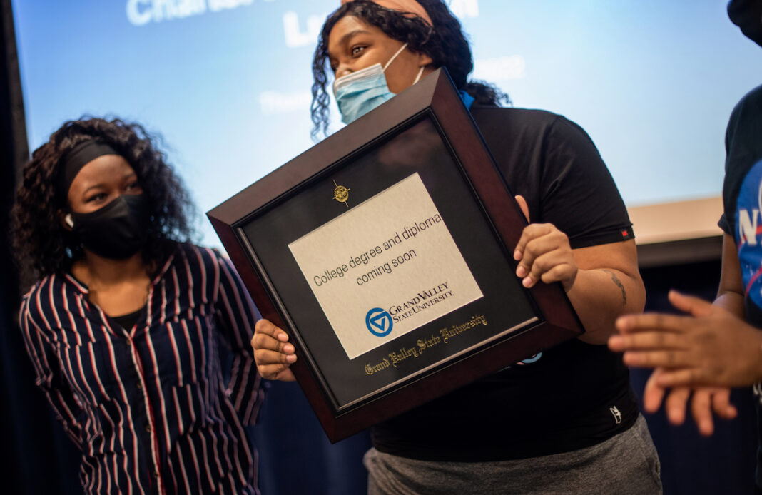 gvsu-scholarships-and-programs