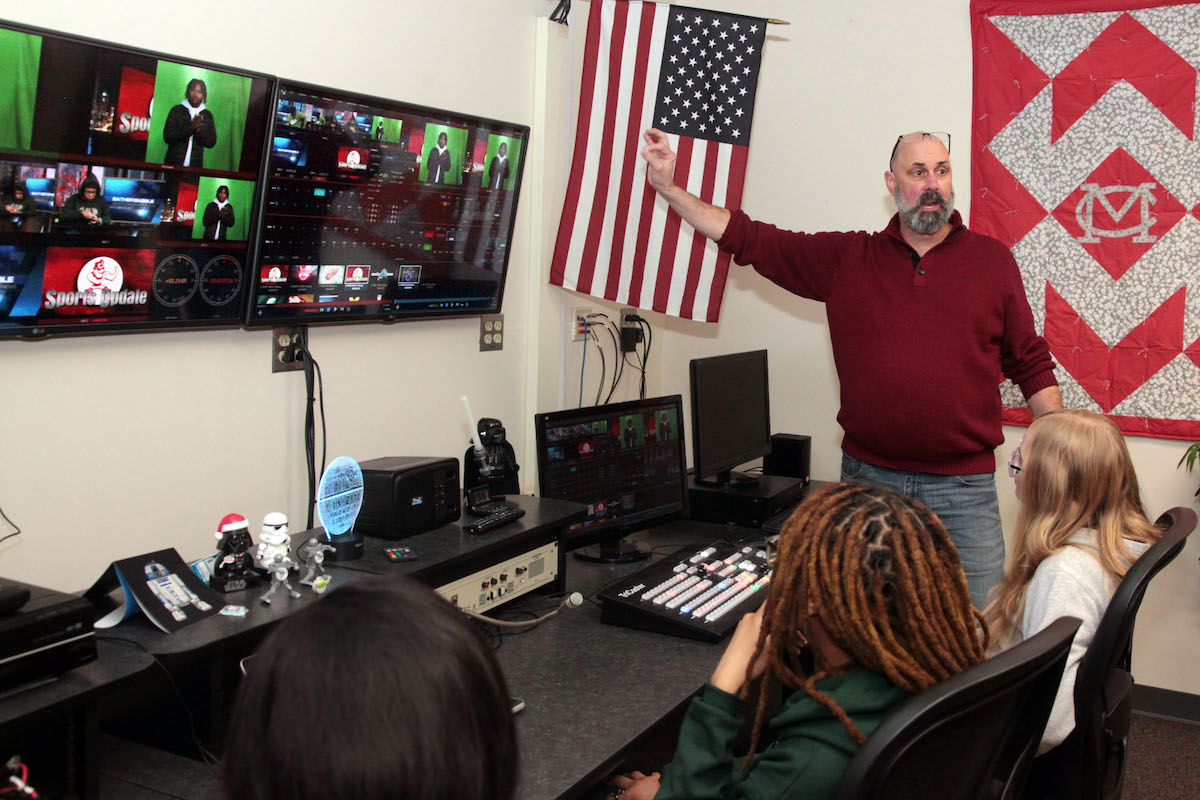 mount-clemens-schools-students-in-production-class