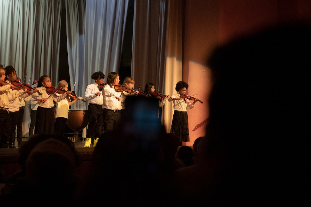 detroit-waldorf-more-attainable-than-you-think-students-performing-violin