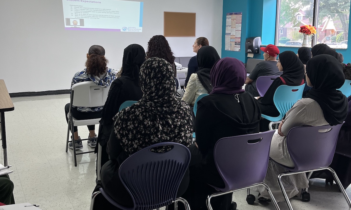 flexible-learning-students-in-classroom-watching-presentation