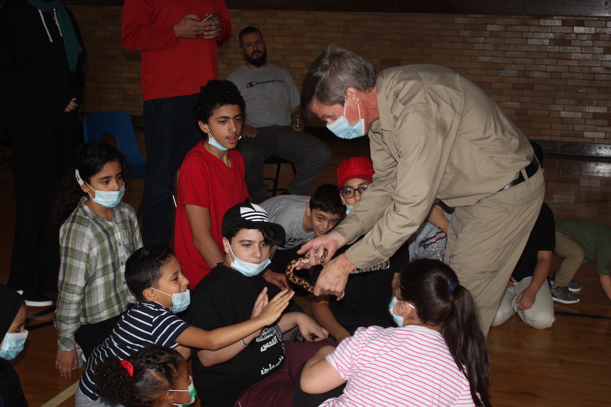 flexible-learning-students-engaging-with-reptiles