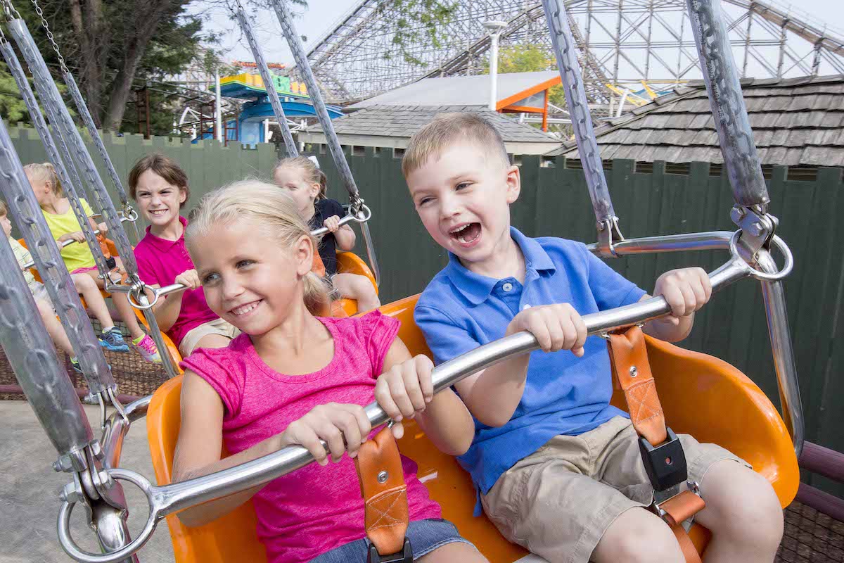 kids-charlie-brown-windup-cedar-point