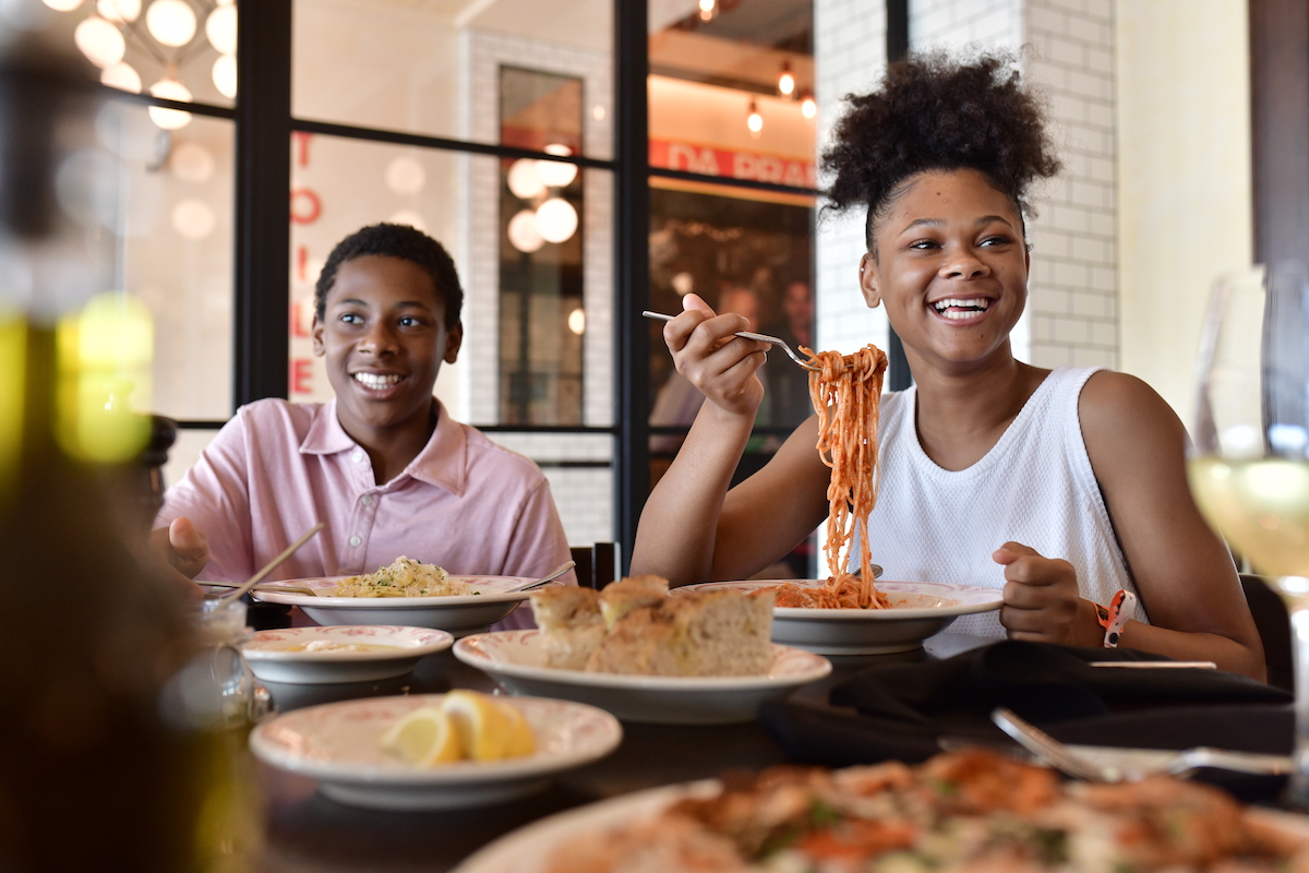 family-eating-pasta-kalahari-resort-sandusky
