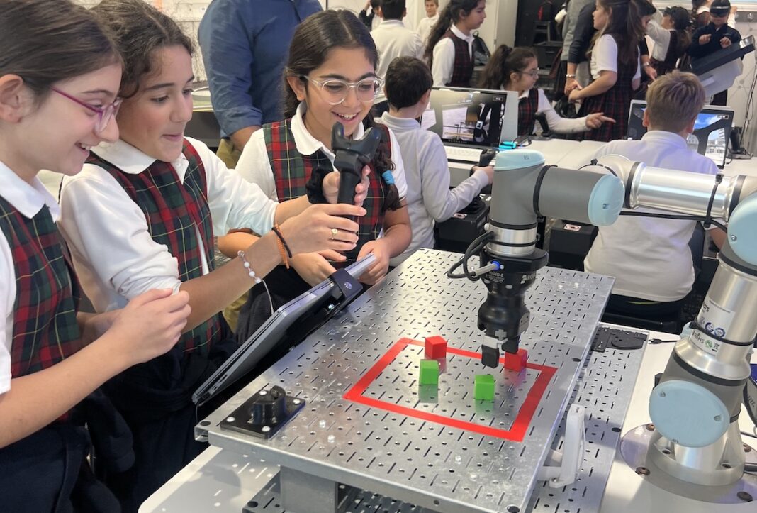 Group of students at STEAM class on Manoogian School