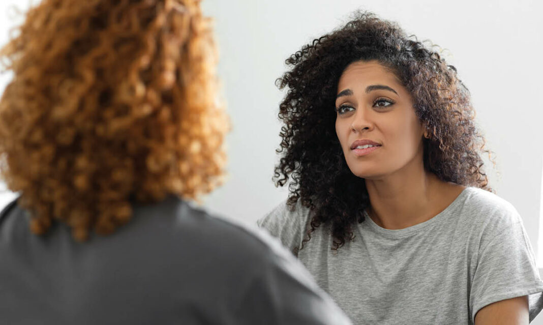 OCHN Woman talking with her friend