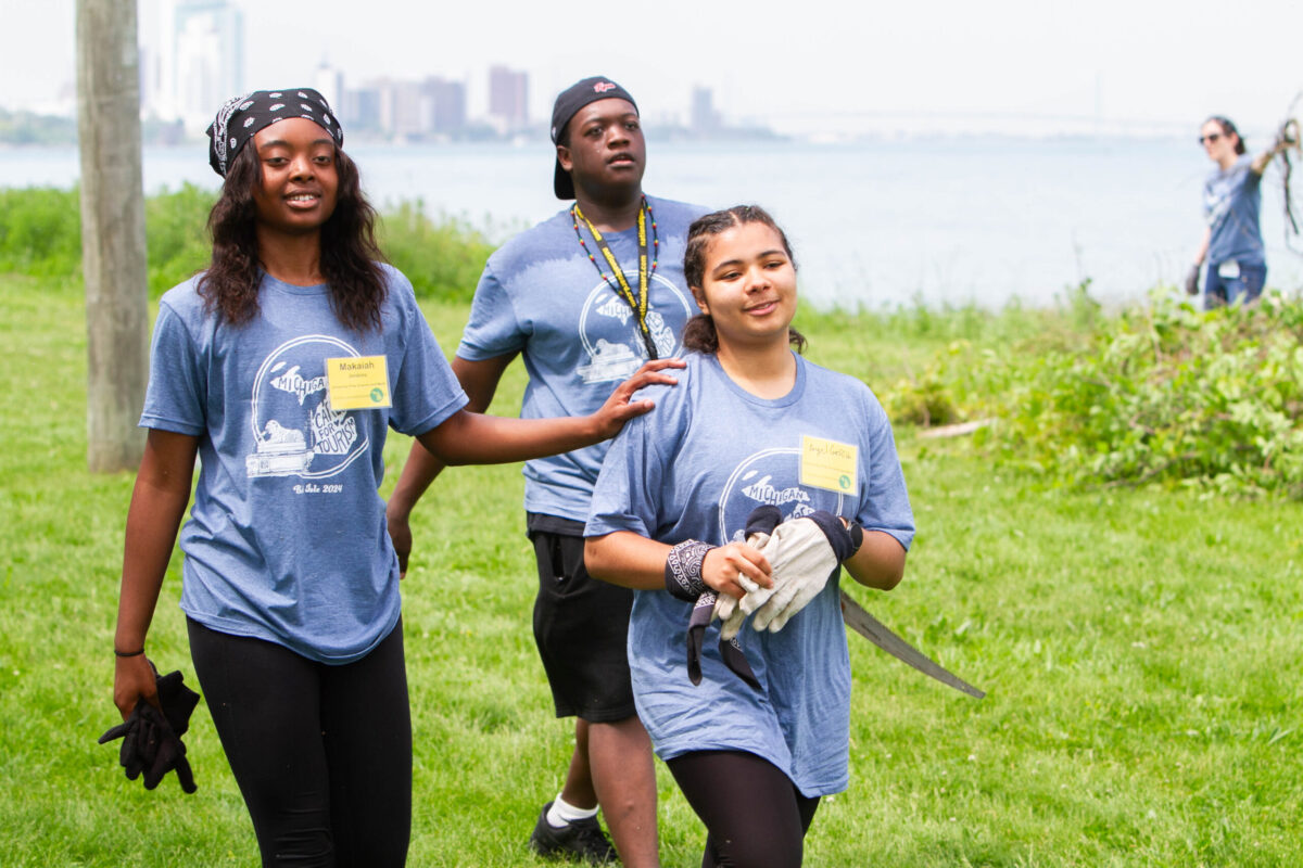 Students cleaning Belle Isle