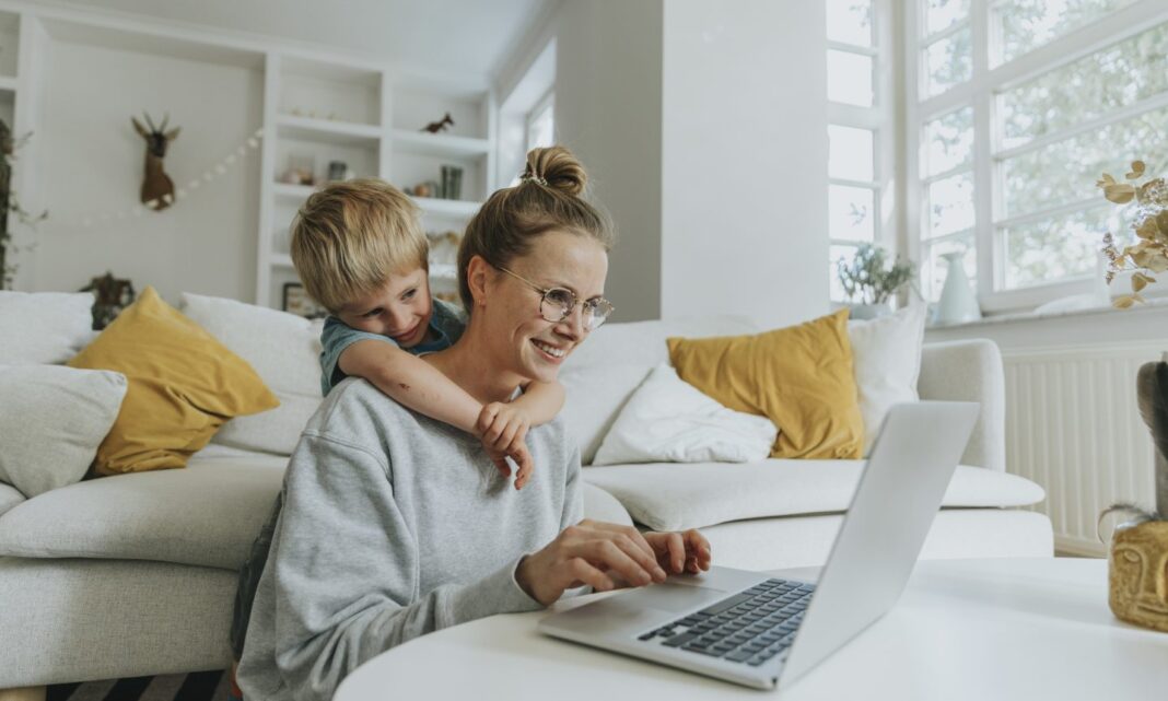 Side hustles for working moms