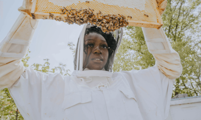 student-learns-beekeeping-techniques-college-prep-week-gvsu