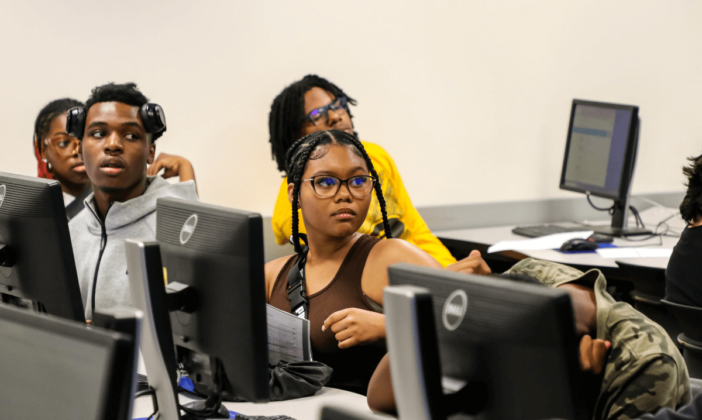 students-rapt-attention-college-prep-week-gvsu