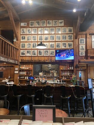 The Nashville House Bar