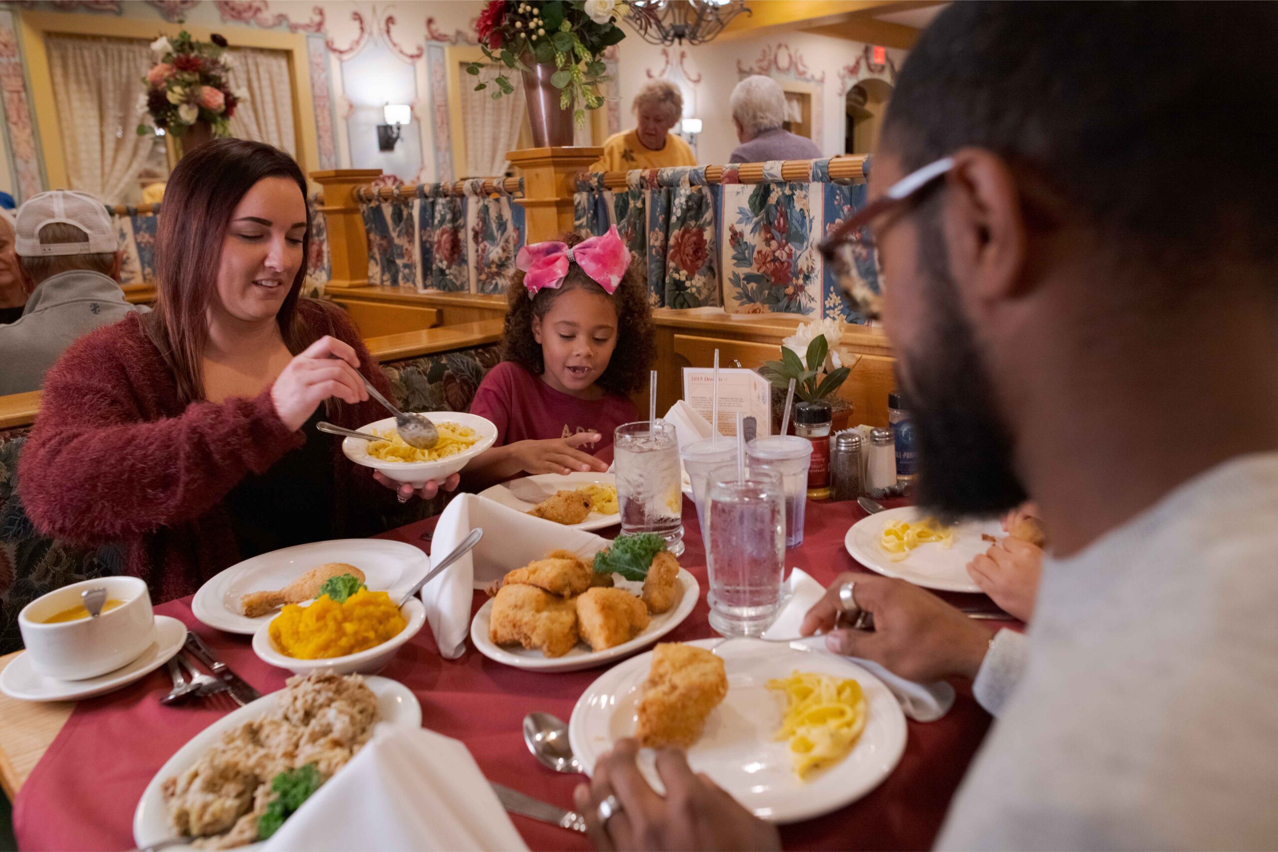 A family shares a classic chicken dinner at a Frankenmuth restaurant during a festive visit to Michigan’s popular Christmas town.