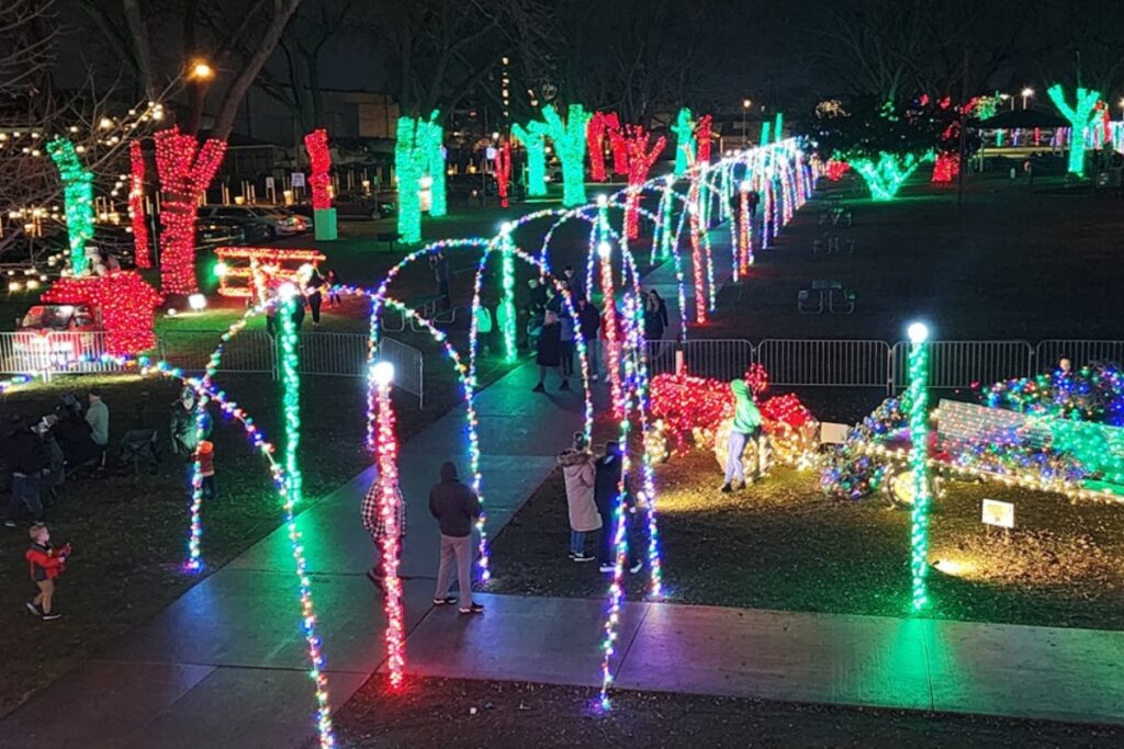 Free holiday light shows metro detroit