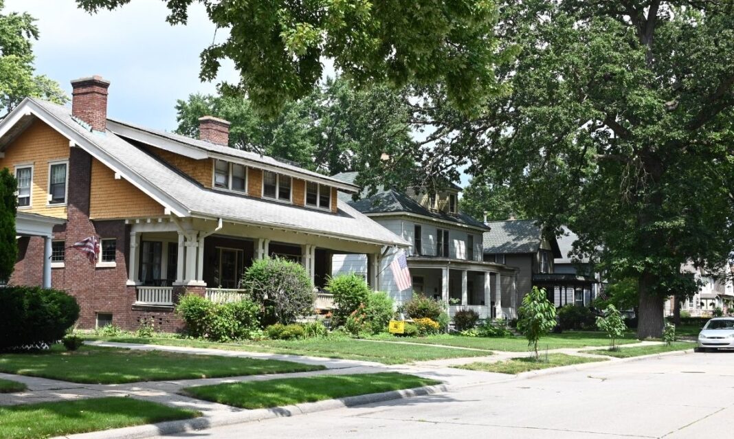 Residential neighborhood with single family homes in Macomb County ideal for first time homebuyers